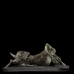 scultura bronzo Mario Pavesi artista reggiano arte animali cavallo sdraiato