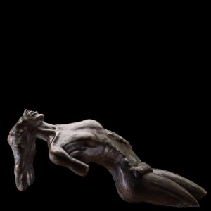 scultura bronzo Mario Pavesi artista reggiano arte corpo femminile mano